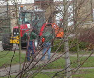 Maintenance men with shredder